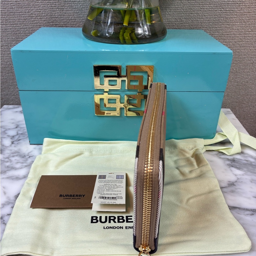 NWT Authentic Burberry House Check Canvas Dark Blue Zip Wallet - Retail $630 - Picture 3 of 8